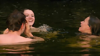 Gros Seins Naturels En Plein Air: Rebecca Night Et Gemma-Leah Devereux Dans Une Scène De Sexe Lesbien En Plein Air