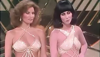 Cher Et Raquel Welch Dans Une Performance Milf Classique De 1975