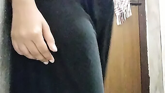 Amateur Indian Wife Shows Off Her Hot Saree And Finger Play