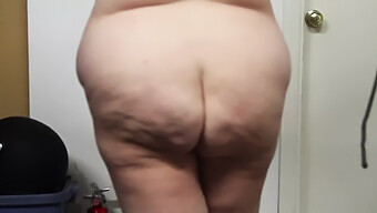 Η Plump Vixen Επιδίδεται Σε Παιχνίδι Bdsm Με Δέρμα Και Χτυπήματα