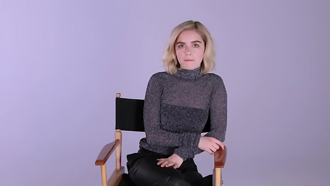 Testul De Masturbare Jucăușă A Lui Kiernan Shipka