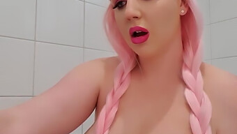 Questa Pagina Mostra Un Video Di Una Donna Che Usa Un Dildo Su Se Stessa In Modo Rude E Hardcore. Non Perdere Questo Spettacolo Piccante!