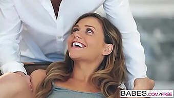 Mia Malkova Ve Richie Black, Sert Ve Amatör Hayranları Için Sıcak Bir Videoda