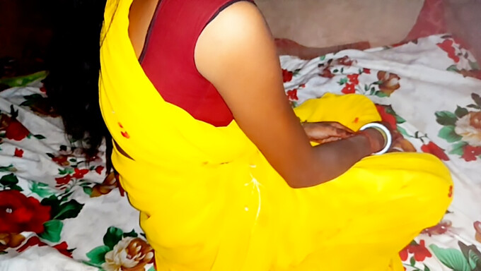 ¡mira A Esta Caliente Ama De Casa India En Un Saree Amarillo En Un Video 4k! ¡te Encantará!