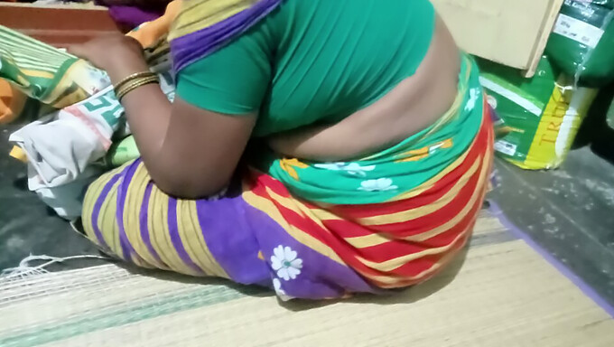 Mujer India De Pueblo Con Grandes Tetas