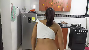 Sexo Adolescente Depois Da Escola Com A Vizinha Daniela: Um Encontro Quente E Selvagem