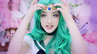 En Cosplay Av Beckii Cruel Tar På Sig Rollen Som Sailor Neptune