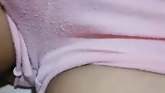 Janda'S Sensual Singing And Upskirt Tease In Indonesian Bokep