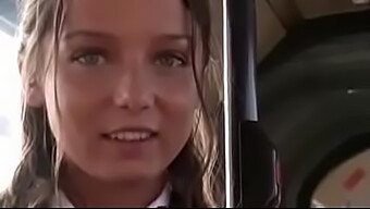 Dzika Jazda Autobusem Foxy Di Zamienia Się W Intensywny Międzyrasowy Seks Analny.